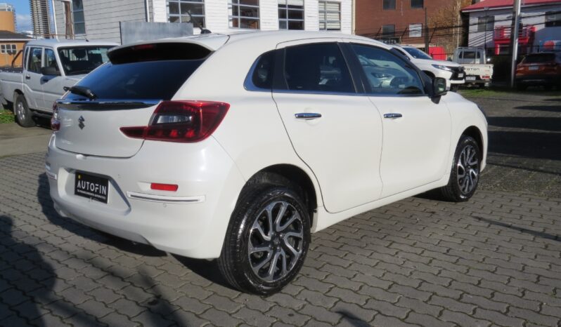 
								Suzuki Valeno 4×2 motor 1.5 Blanco full									